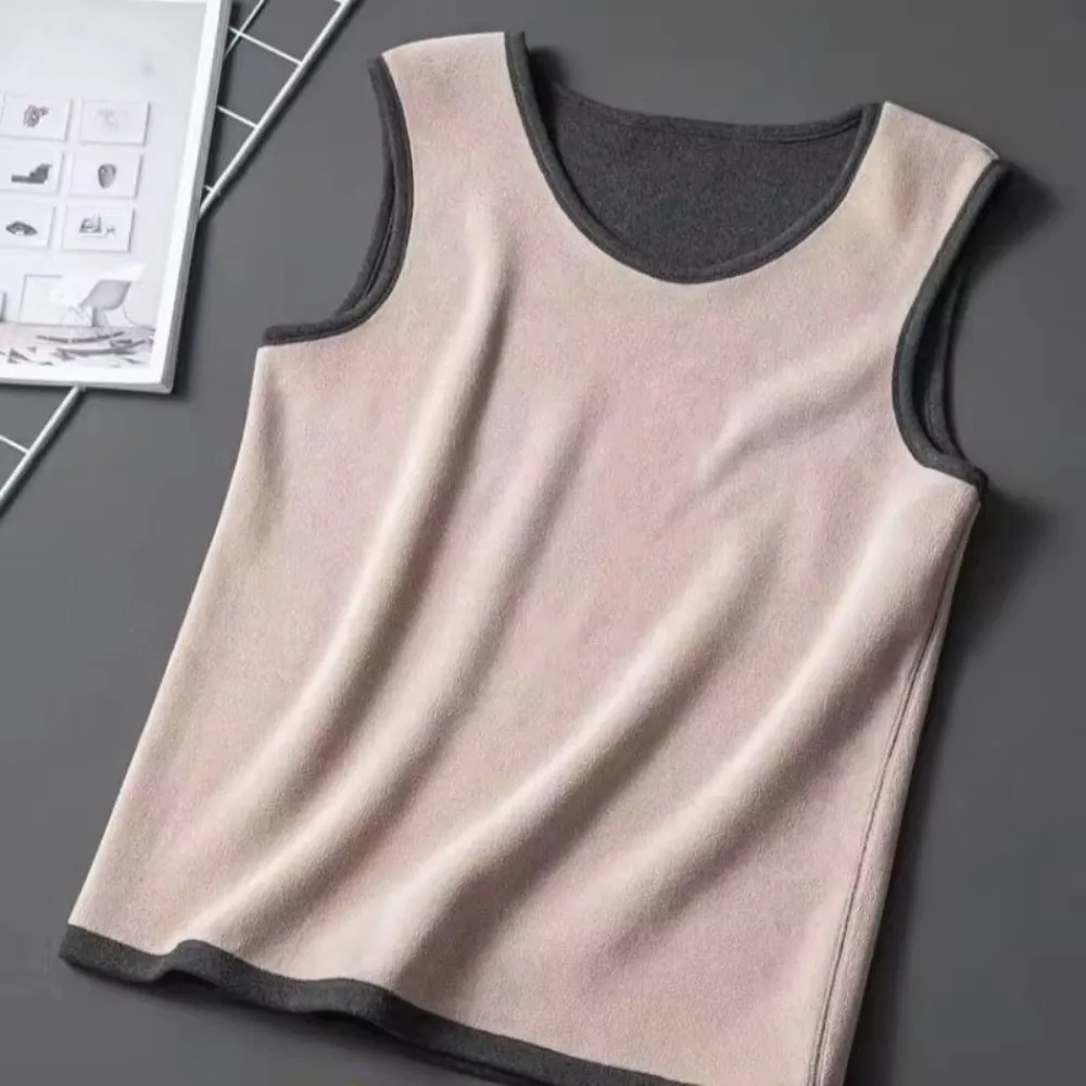 Einfarbige Thermoweste mit Rundhalsausschnitt, aus dickem Material, als Unterwäsche, mit Fleece-Futter, ärmellos, Fleece-gefütterte Weste. – Detail 2