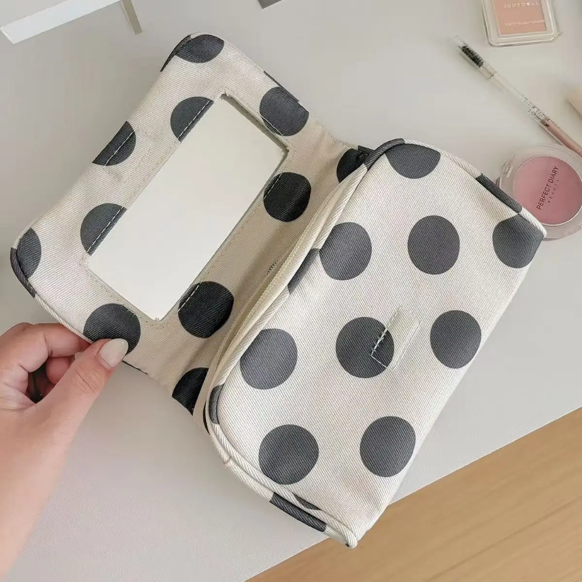 Polyester Cosmetic Bag Polka Dot Pattern Multi Compartment Makeup Organizer Bag Flap Closure Retro Style Square Makeup Pouch