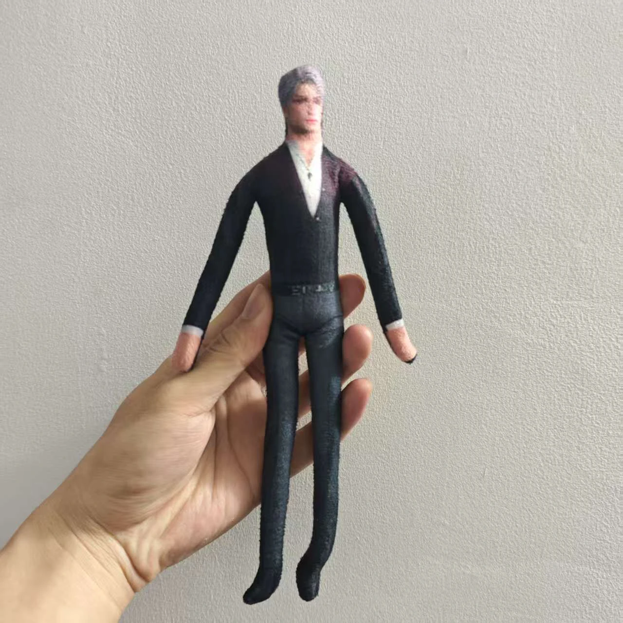 愛とディープスペースラファエルゼインケイブンシラスコスプレぬいぐるみぬいぐるみルーム装飾抽象ジョイントツイスト可能なぬいぐるみ