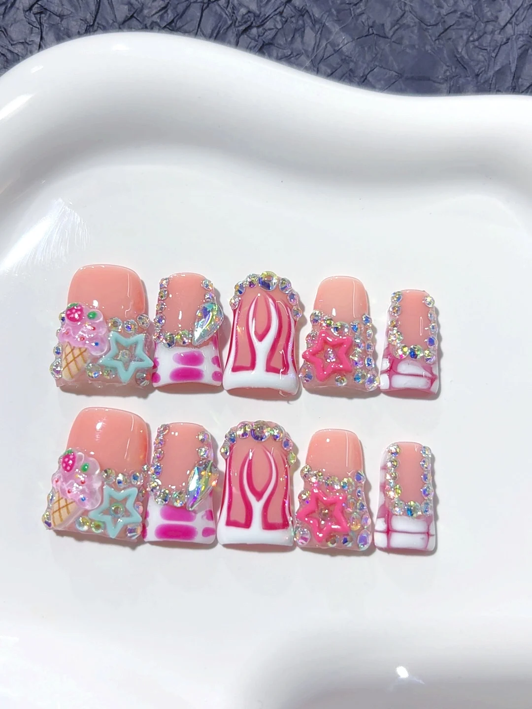 

Flame-Dyed Small Diamond Youthful Style Nail Art Fashion Manicure (L195)