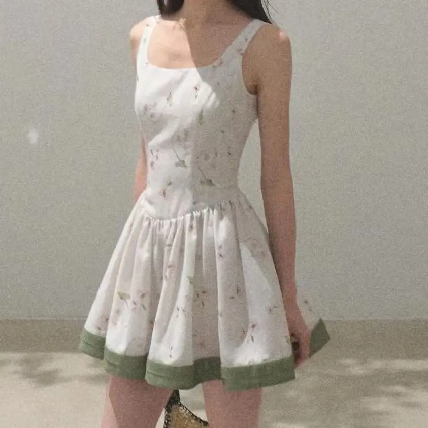 A Sleeveless White Floral Print Dress with A Petite Country Style for Children in 2025 Is A Popular Hit This Year