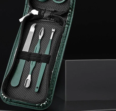 

【WHB43】6 Pcs Portable Luxury Manicure Sets Pedicure Kits Bright Black Nail Clipper Set Personal Care Tools Eyebrow Scissors