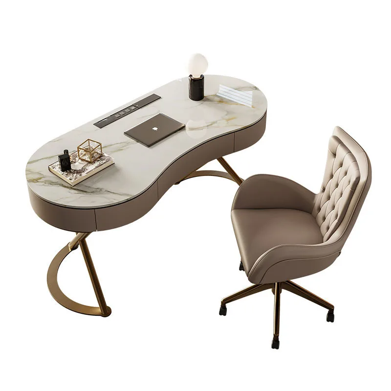 

Легкий роскошный стол из каменной плиты. Современный простой высококачественный консультация в салоне красоты. Медицинские украшения красоты. Офисный стол для приема.