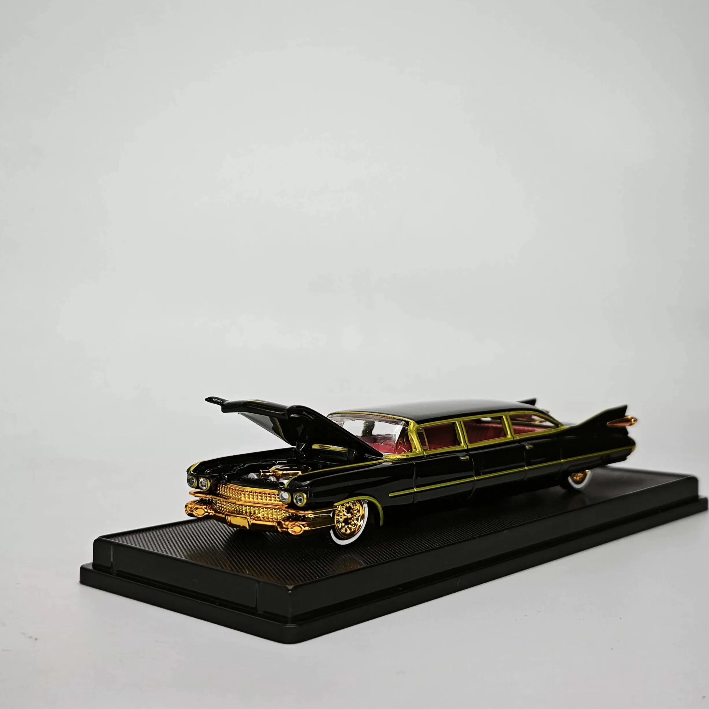 

Big Rocket 1959 Cadillac Alloy Car Model Extended Ornament