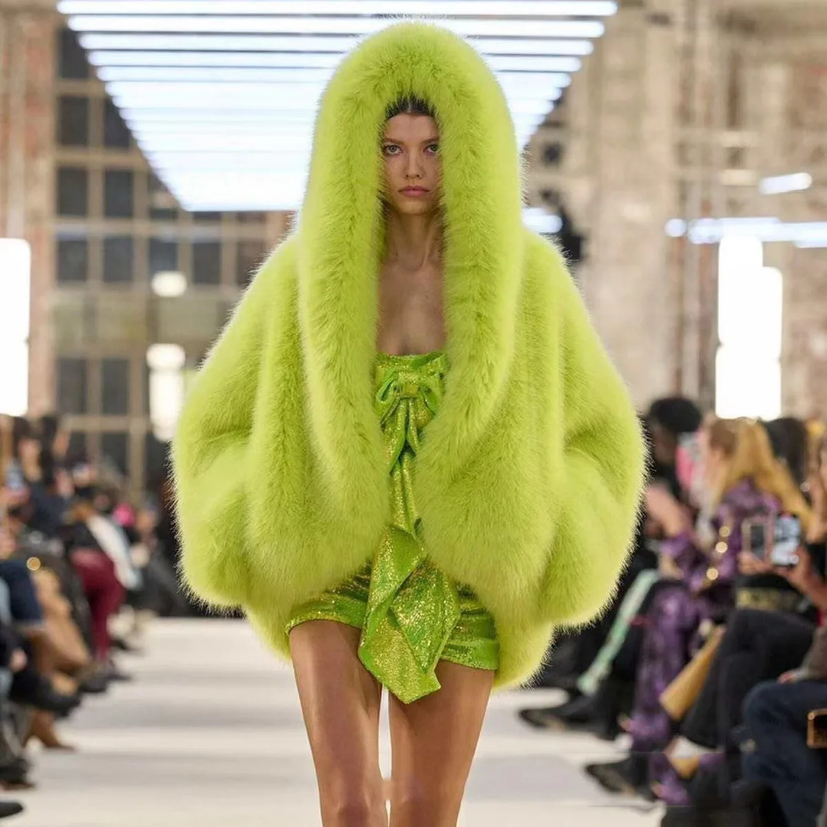 

Зима 2024, новая мода, американские европейские женские однотонные элегантные повседневные модные пальто из искусственного меха с капюшоном, женская одежда, топы