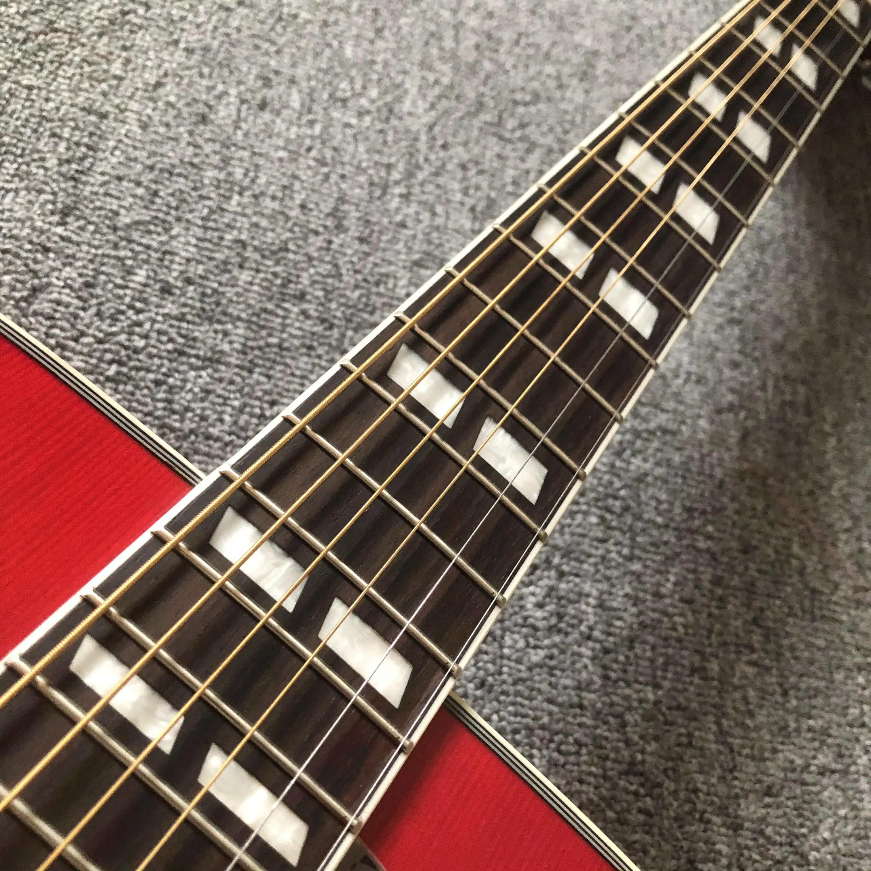 Korpus 695 mit Farbverlauf D. Hochwertige Akustikgitarre, Decke aus massiver Fichte, Griffbrett aus Palisander