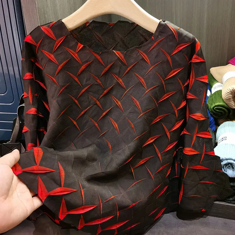 Spring High-End Women's Clothing Unique Design Round Neck Long Sleeve Stretch Loose Plus Size Top for Women 3D Pleated T-shirt