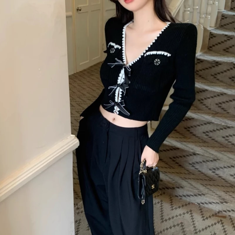 2025 musim semi baru wanita kardigan rajut pendek sweter hitam kancing busur leher V manis Fashion elegan pakaian rajut ramping lengan panjang