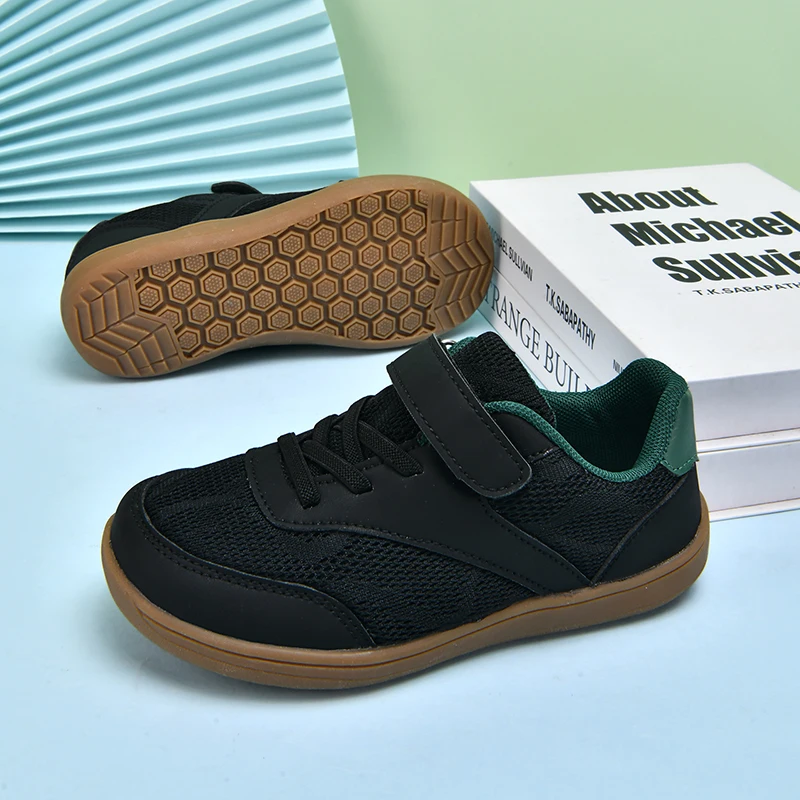 A pair of children's casual daily shoes, hook and loop closure for easy on and off, breathable upper for all‑day comfort YY‑0329