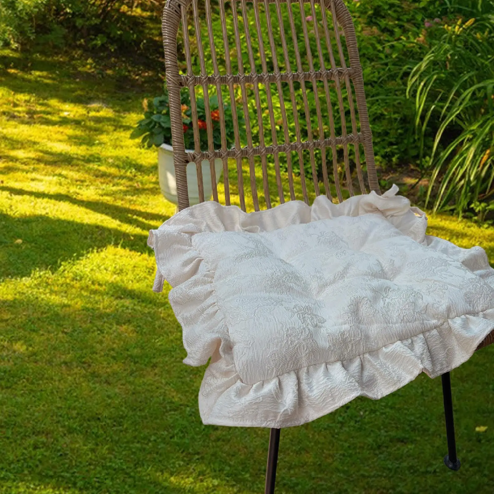 Coussin de chaise à volants 15,75 x 15,75 pouces, coussin de siège floral pour jardin et terrasse
