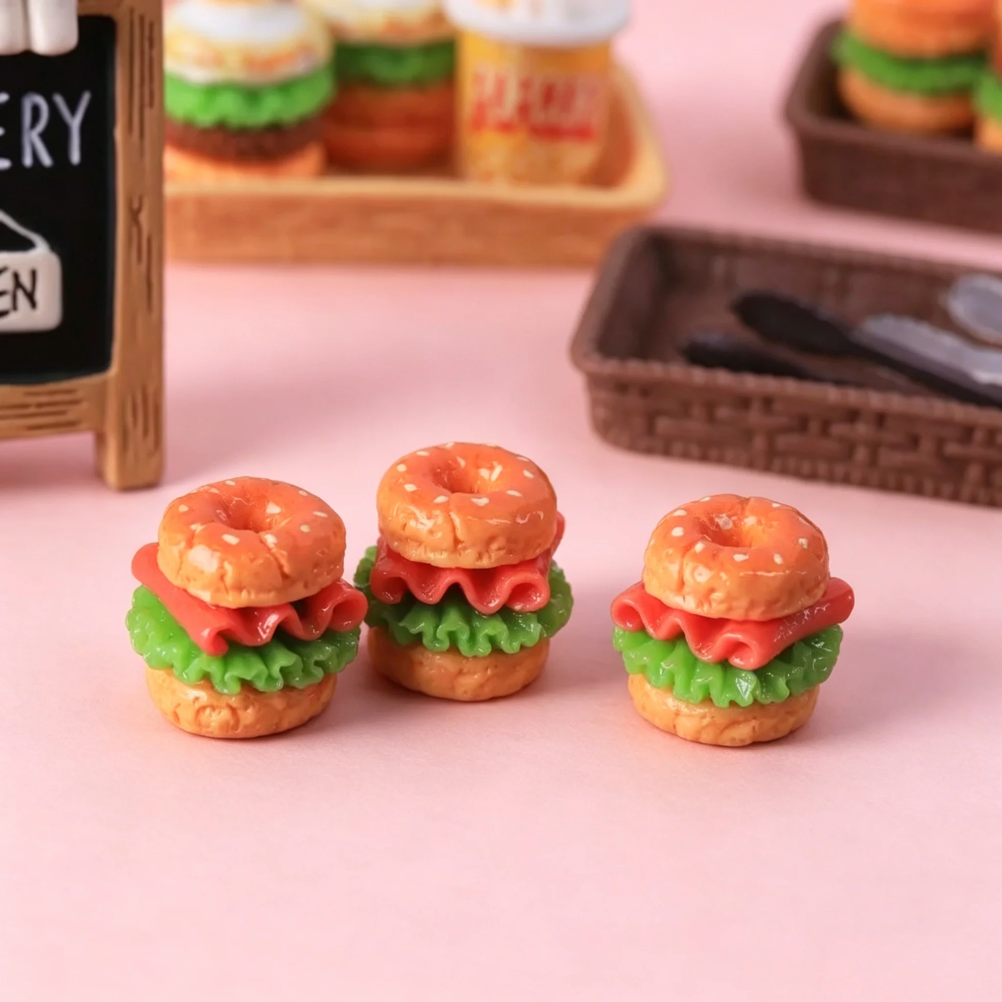 10 Stück Realistische Mini-Burger Harz-Anhänger - Simulierte Miniatur-Hamburger-Modelle für Puppenhaus-Küche & DIY-Bastelarbeiten – Detail 4