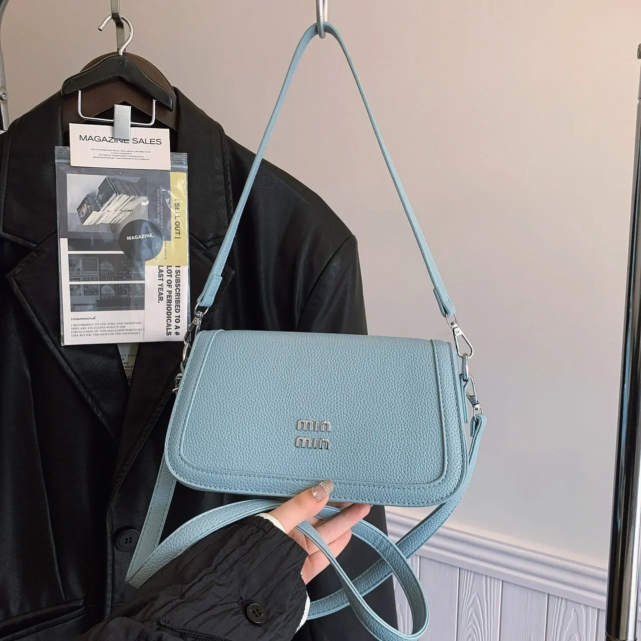 

2025 Новая уникальная женская сумка через плечо, дизайнерская сумка с верхней ручкой и ремешком через плечо, минималистичная кожаная сумка для ежедневного использования