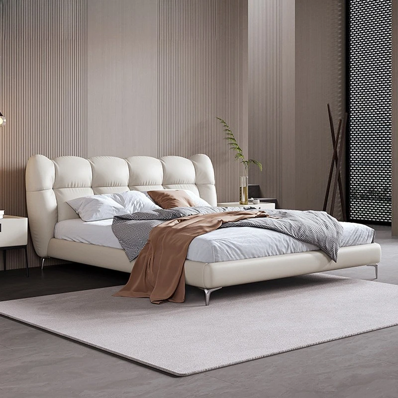 Italienisches minimalistisches Lederbett