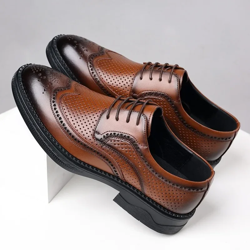 Zapatos informales de cuero calados para hombre, mocasines transpirables de suela gruesa, a la moda, para primavera y otoño