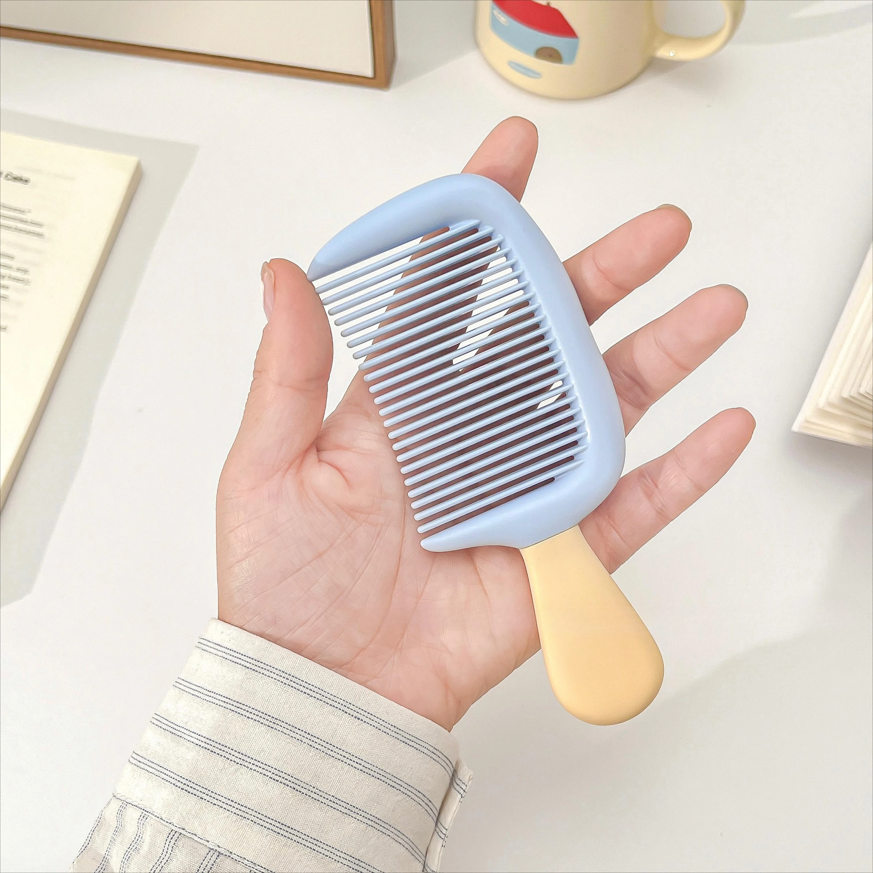 

Ice Cream Shaped Lint Remover, Reusable Clothes & Pet Hair Remover Brush, Portable Cleaning Tool