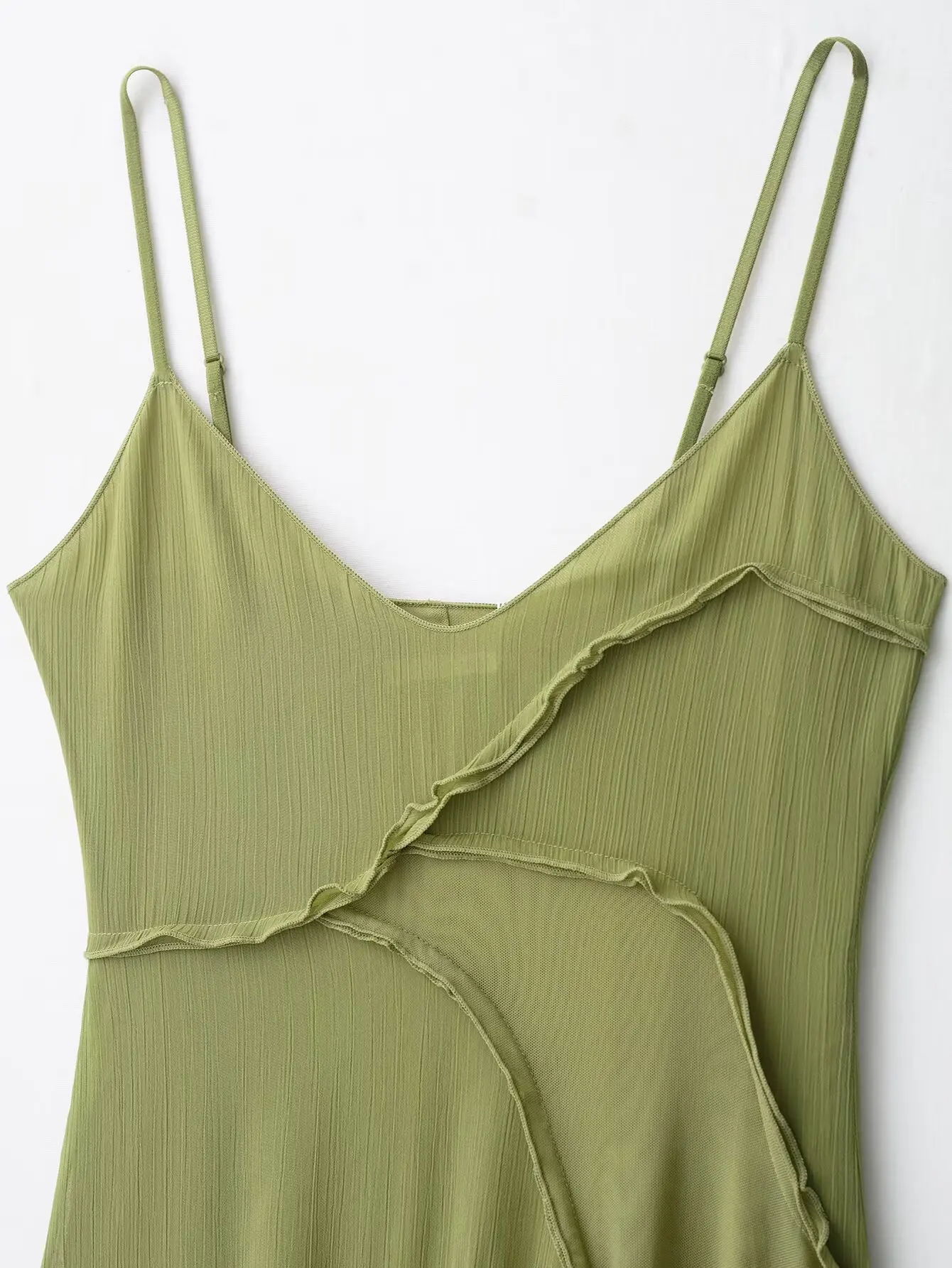 فستان شيفون مثير للعطلات أنيق للنساء بدون أكمام كامي سادة طويل مستقيم أنيق موضة خريف 2025