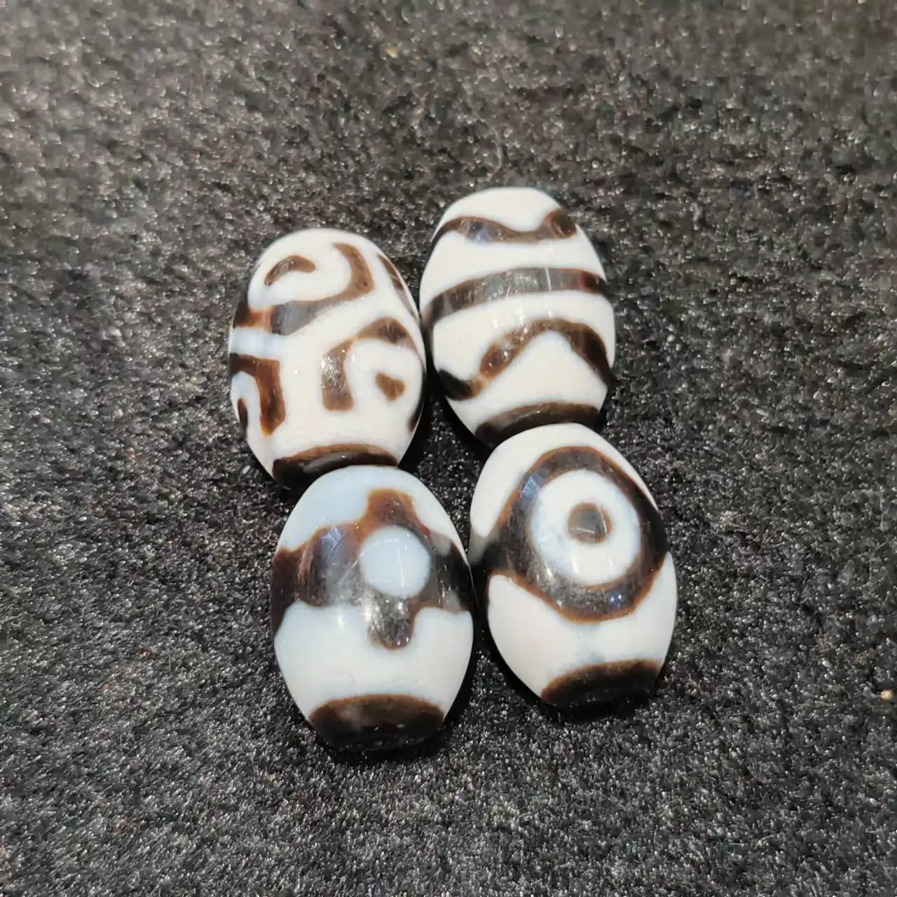 

100Pcs Special Offer: Tibetan Black And White Permeating Glossy Daluo Agate Beads Necklace Pendant Diy Accessories Dzi