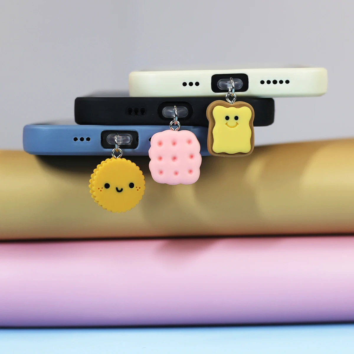 Phone Dust Plug Cute Biscuit Phone Hanging Accessories for iPhone for Samsung Type-C Dust Stopper