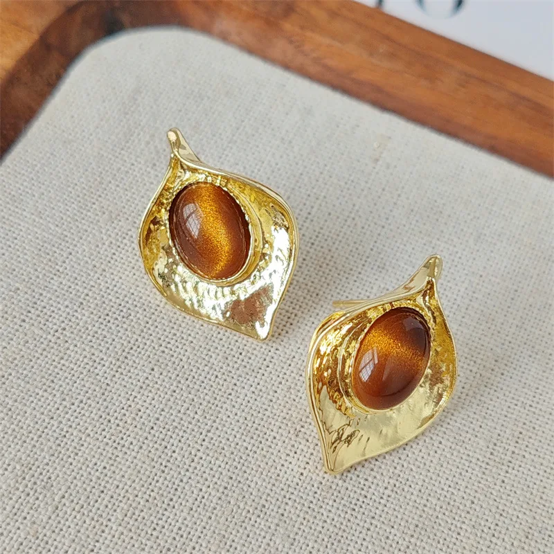 Creative Abstract Metal Leaves Brown Stud Earrings for Women Girl Autumn Winter Vintage Jewelry Accessories Gifts 2025 New