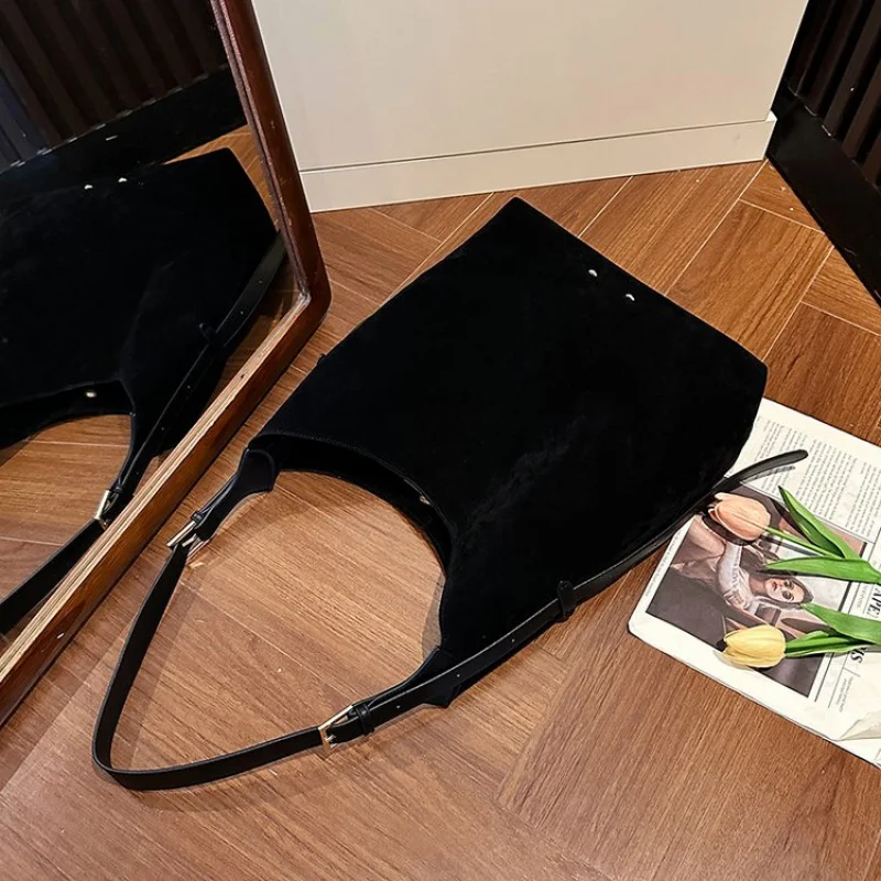 

High-End Women's Shoulder Bag Made Of Premium Leather With Classic Paris Style And Commuter Design​