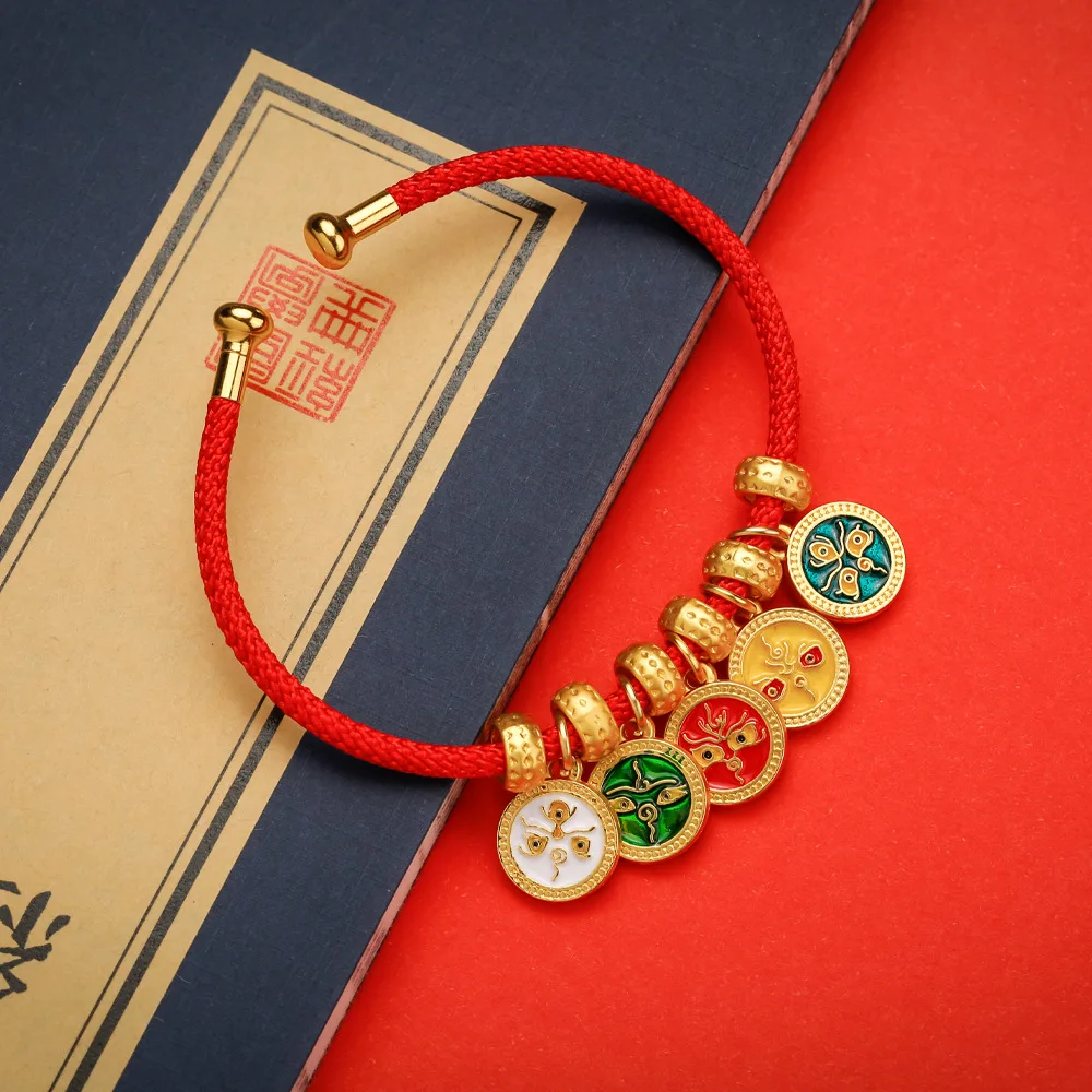 إكسسوارات ملابس إله الثروة بخمسة اتجاهات على الطراز التبتي من الذهب غير اللامع: إله الثروة يجذب الثروة ويجلب حظًا سعيداً