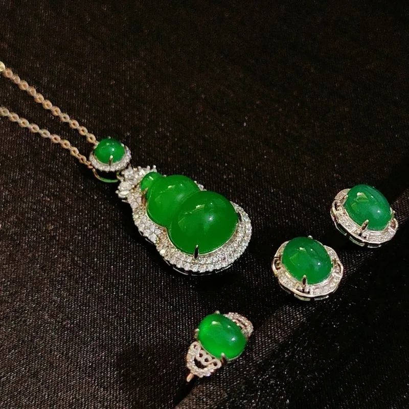 

Boutique Gourd Green Chalcedony Three-piece Fashion Women's Models