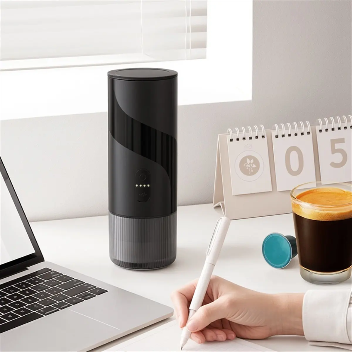 

Портативная электрическая кофемашина для эспрессо, перезаряжаемая ручная кофеварка, беспроводная электрическая кофеварка для кемпинга