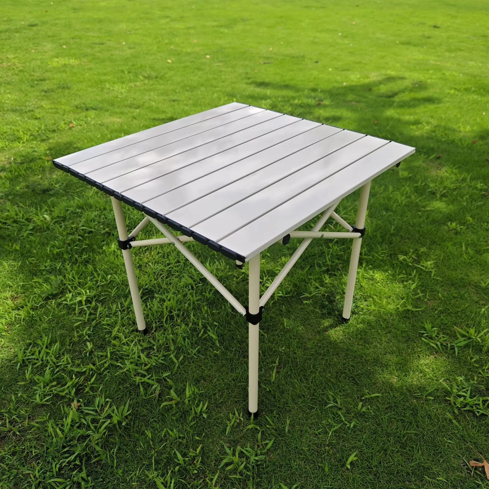 軽量で持ち運び可能なロールアップ式ピクニックテーブル、折りたたみ式キャンプテーブル、バーベキュー、裏庭、パティオパーティー用