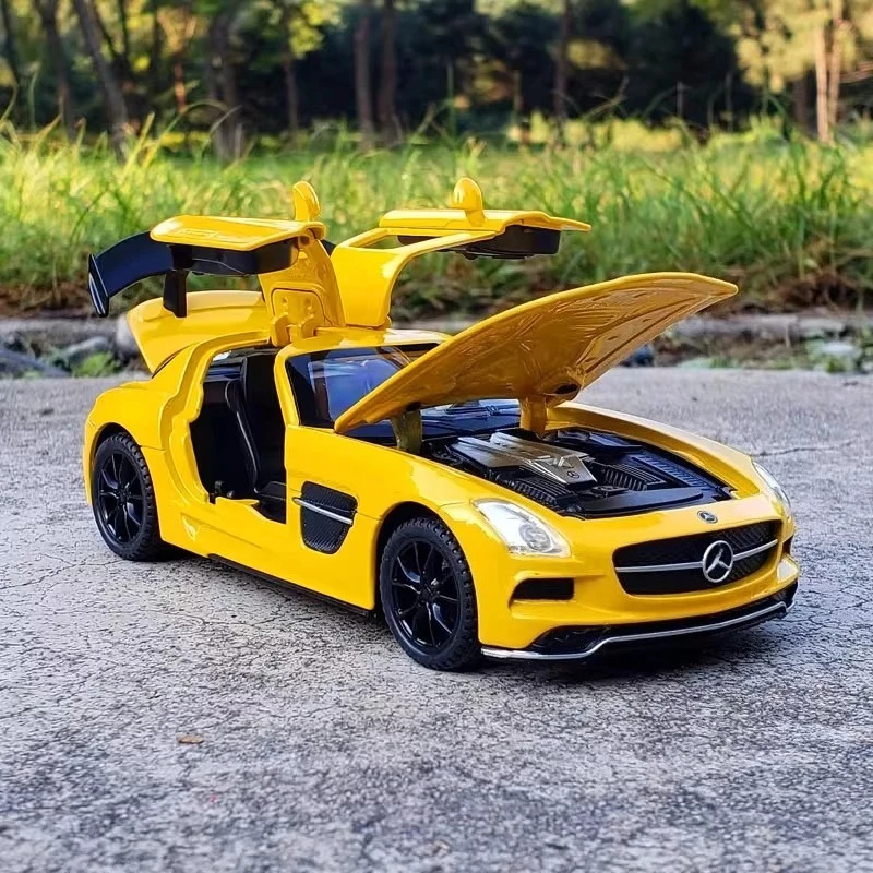 รถของเล่นโมเดลโลหะผสม SLS สปอร์ตคาร์ ขนาด 1:32 ของเล่นรถหล่อโลหะ มีเสียงและไฟ แบบดึงหลัง สำหรับเด็ก