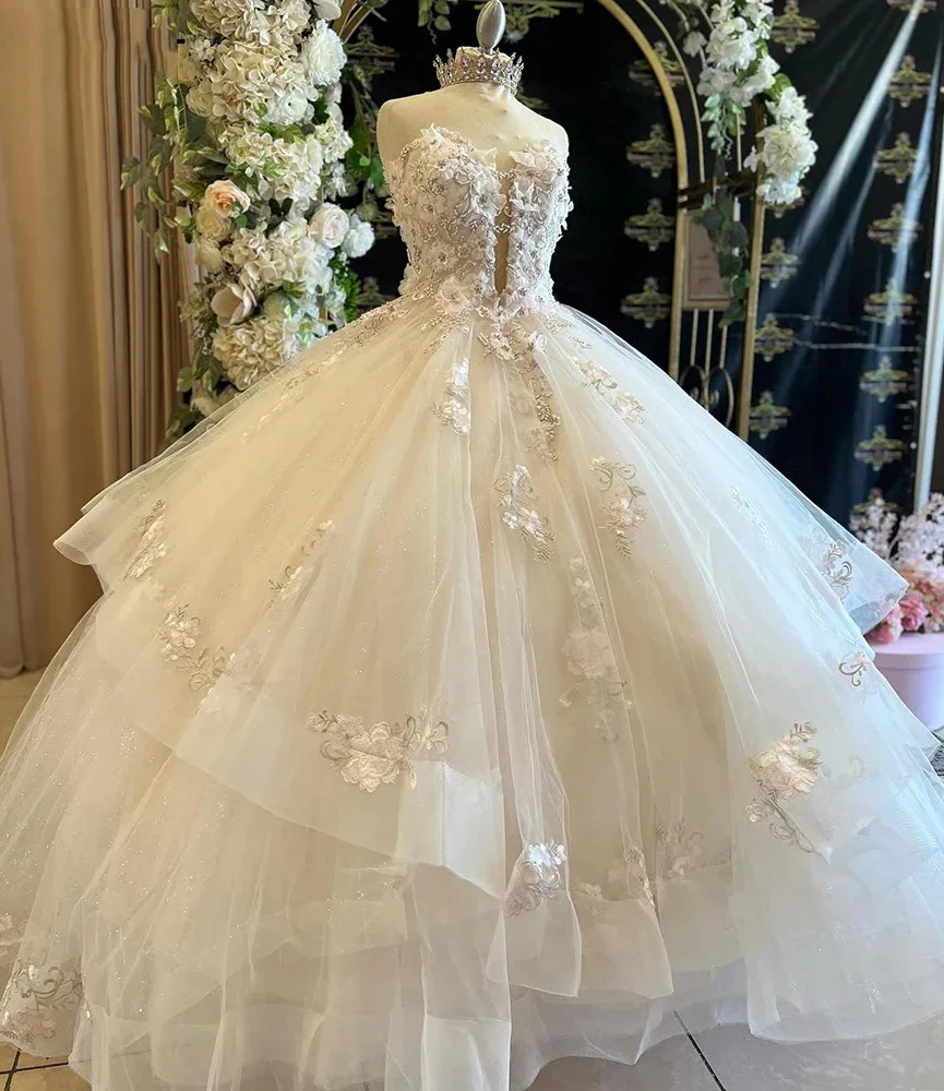 Angelsbridep Quinceanera Ball Gown ดอกไม้ลูกไม้ Appliques Beaded Backless Tiered Tulle Ruffles ชุดเจ้าหญิงที่กําหนดเอง