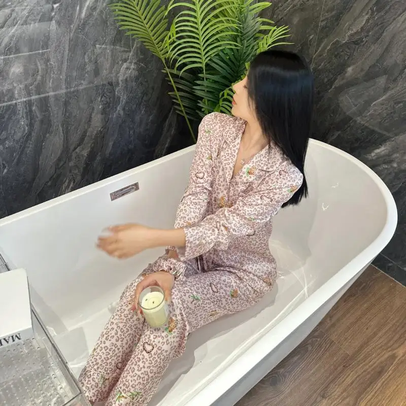 

Горячая Sanrio Girl Sexy Flash Diamond Ice Silk Пижамный костюм Kawaii Hello Kitty Аниме Мода Весна и осень Одежда для отдыха на выходе