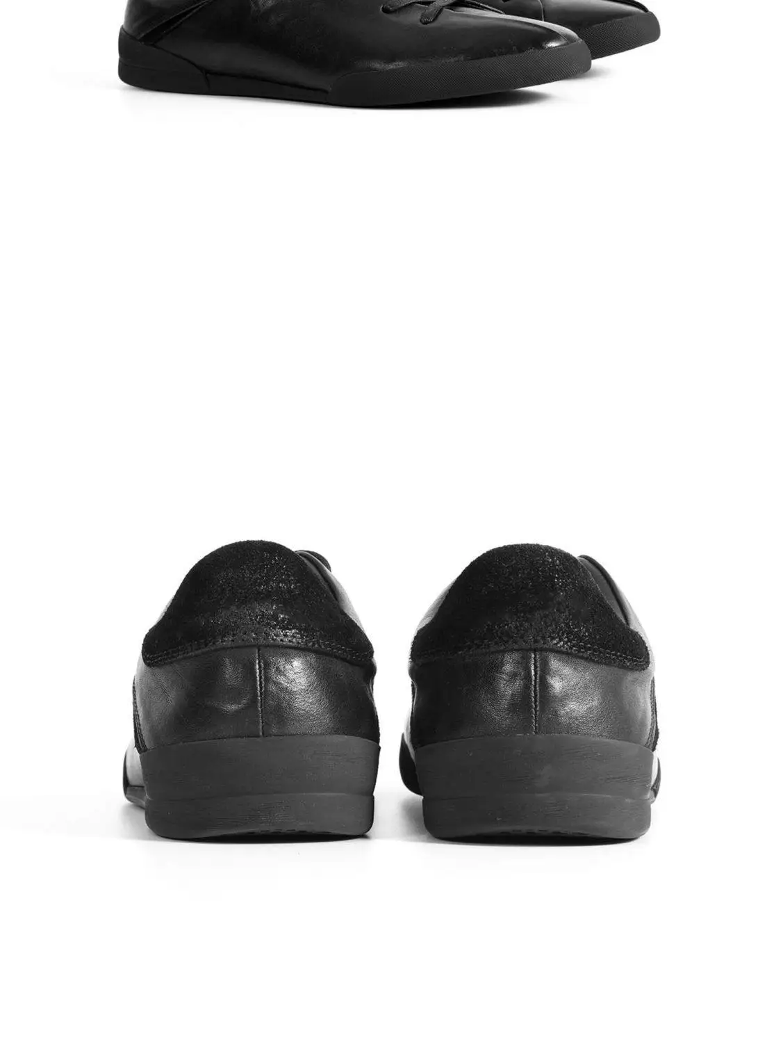 Men's All-Black Leather Sneakers Soft Full-Grain Upper with Suede Heel Detail Low-Profile Rubber Sole Minimalist Casual Footwear