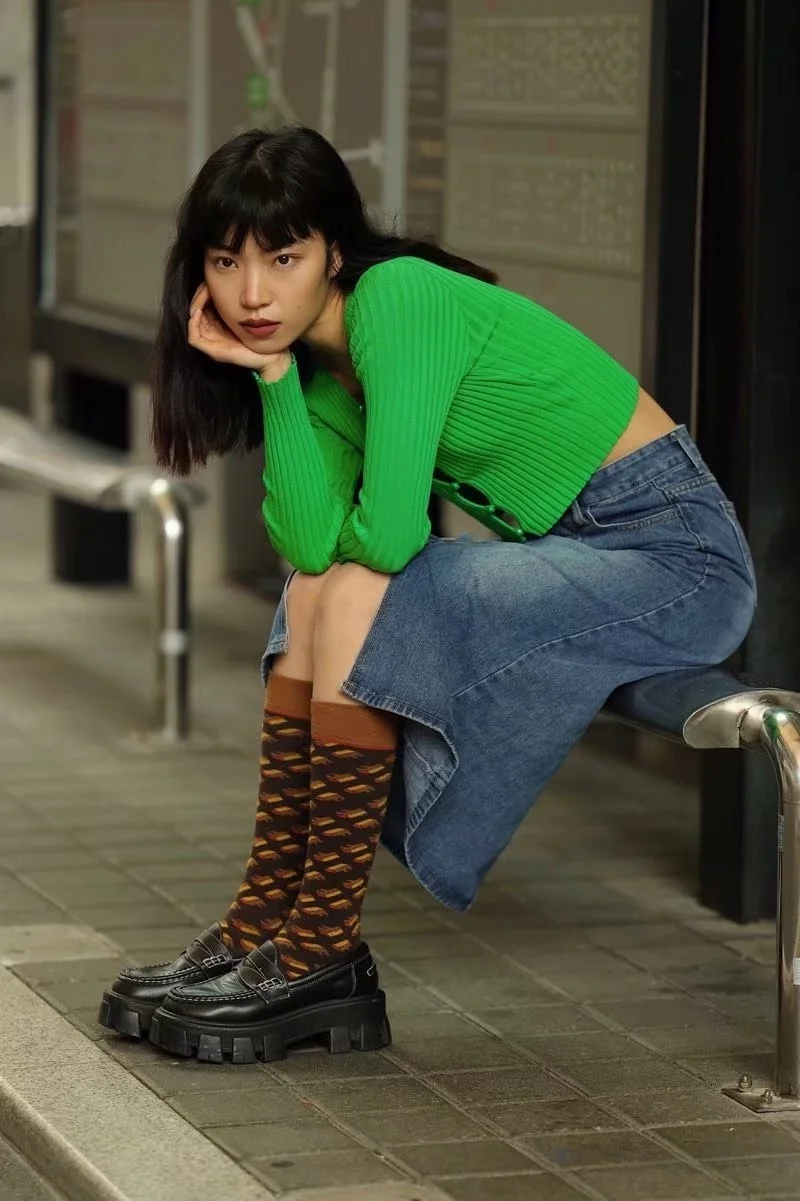 

Sexy Hollow out Knitted Long Sve V-Ne Pearl Button Slim Fit Crop Top for Women Trendy Street Sle Base Layer Open Cardigan