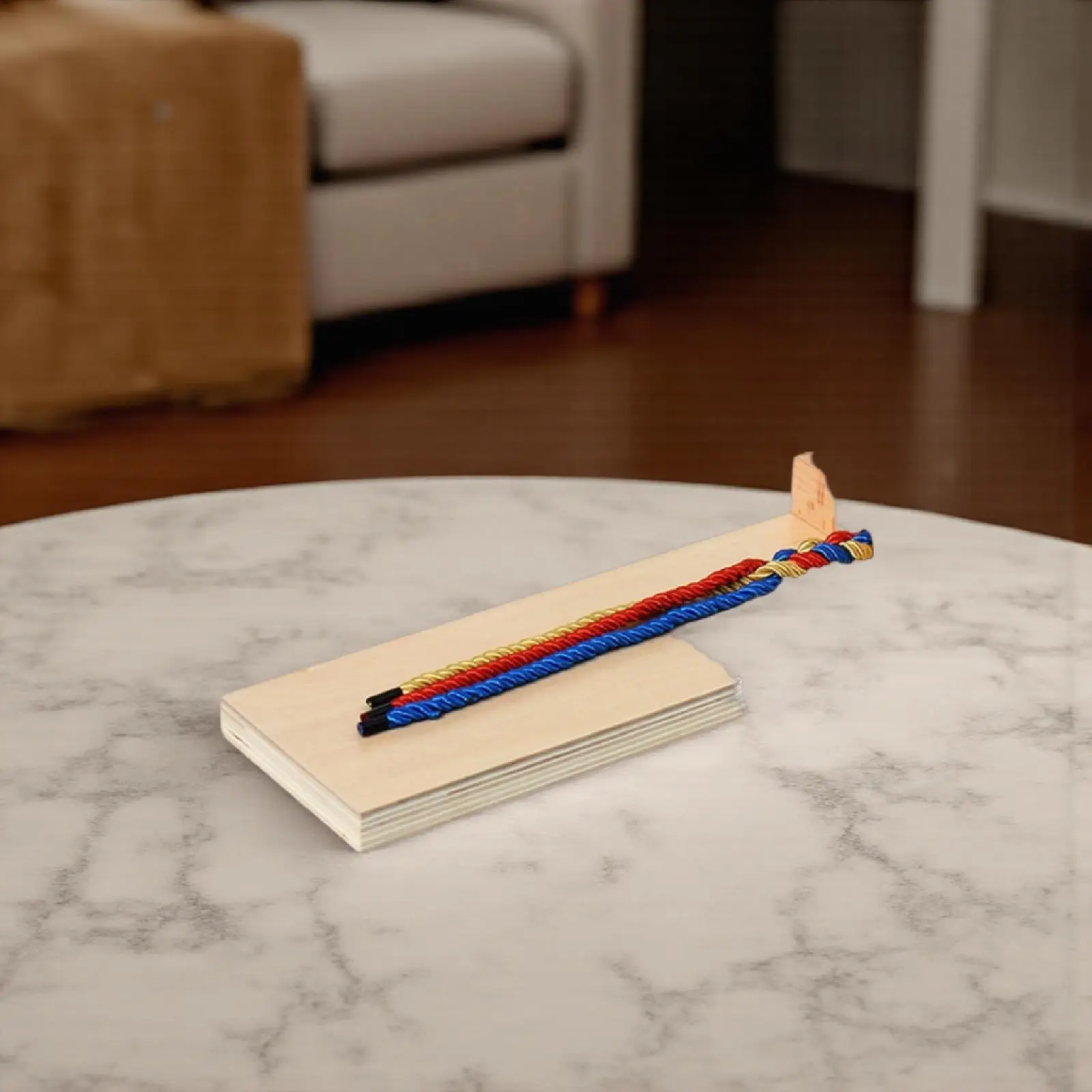 

1 шт. Деревянная игрушка для плетения косичек для малышей 3-6 лет, инструмент для раннего развития, развития координации и навыков самостоятельности, безопасный