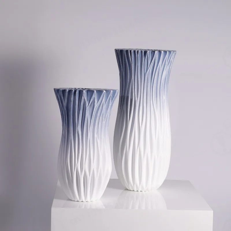 Farbverlauf-Blumenvase im Origami-Stil aus Harz, Minimalistische Innendekoration, Trockenblumen-Behälter für Tisch und Ausstellungsraum