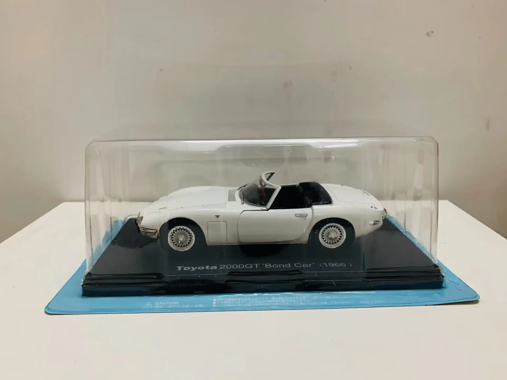 2000GT Bond Open Car 1966  2 Open Door 1:24 Scale Die-Cast Model Car New