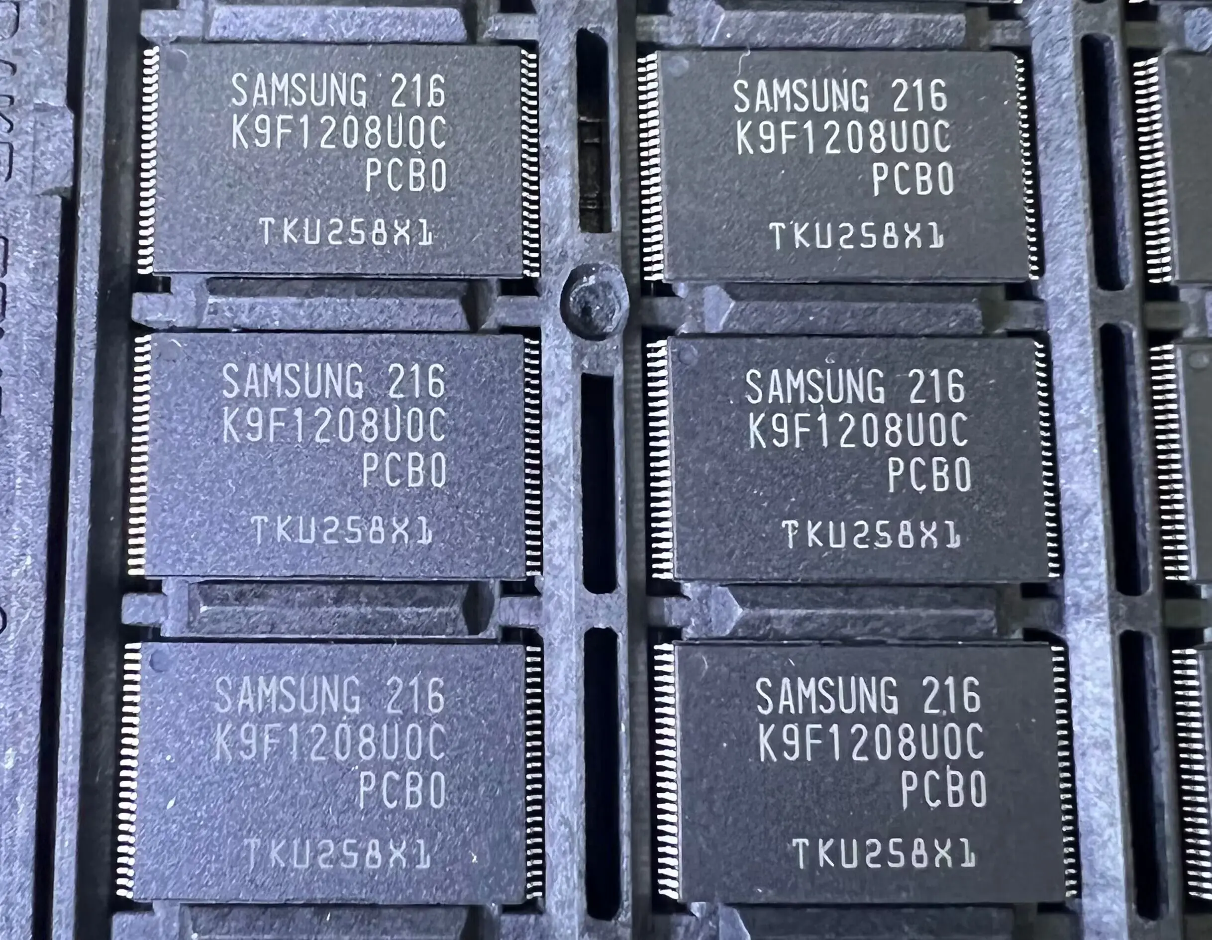 5 pcs/lot K9F1208U0C K9F1208U0C-PCB0 K9F1208UOC-PCBO K9F1208UOC 100% NOUVEAU TSOP48 D'origine livraison gratuite