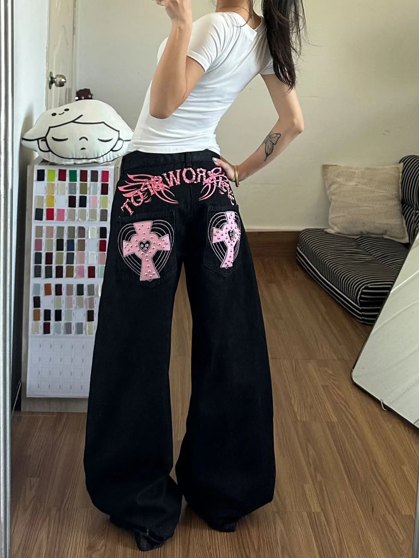 

Retro American Street Washed Letter Rivet Cross Denim Jeans Loose Straight Leg Wide Leg Pants for Men And Women Spring Summer