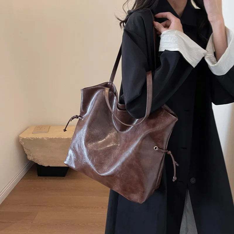 

2024 New Women's Bags Solid Color Tote Bag Commuting Shoulder Bags Leisure Simple Mommy Go Out Bag Large Capacity PU Handbag