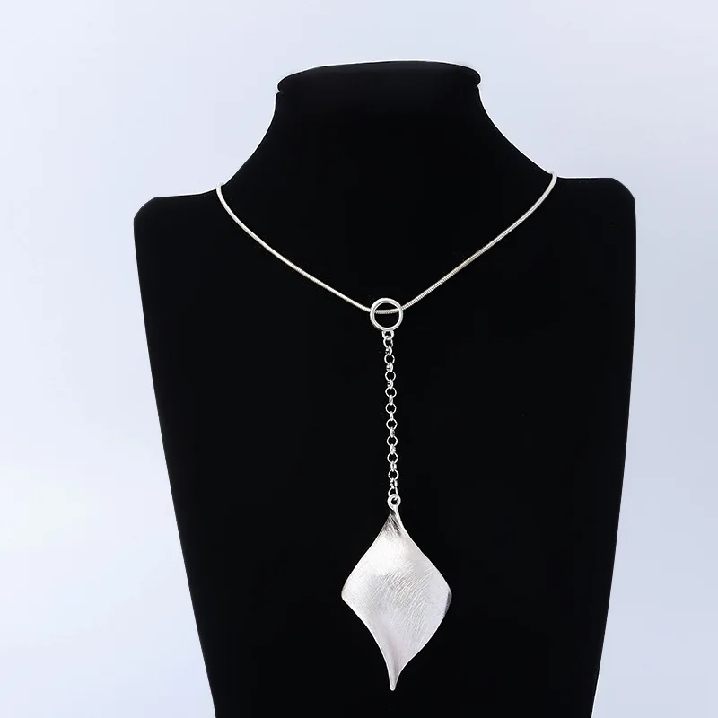 exclusive popular necklaces, European and American retro long necklaces, geometric brushed pendants, high-end women