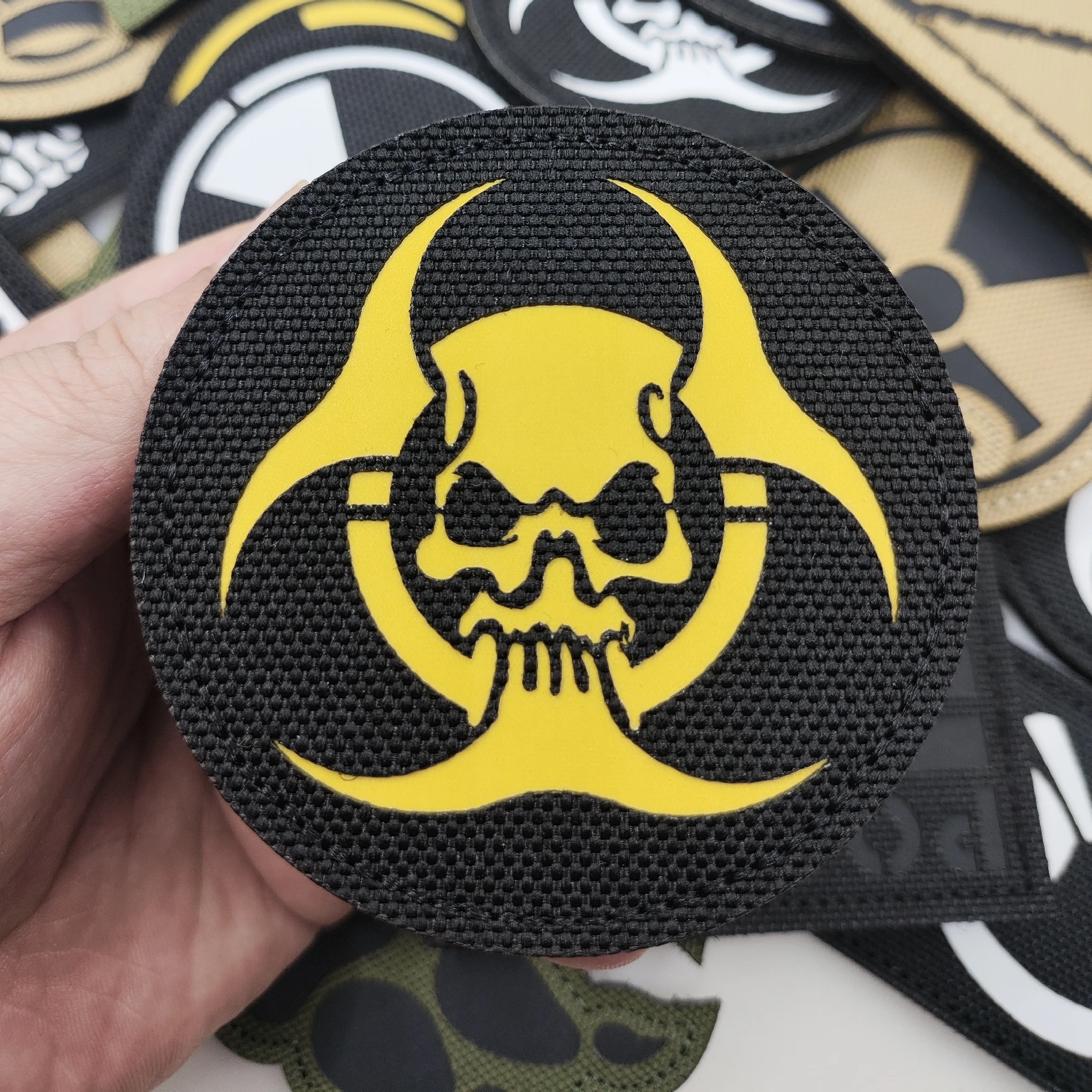 Parche de ropa táctica con bordado de gestos, etiqueta de PELIGRO BIOLÓGICO ruso, ancestro, hueso de la mano, gancho y bucle, 666