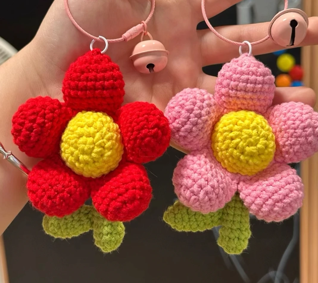 

Handmade diy crocheted red flower keychain pendant crocheted wool material bag as a gift for friends finished product