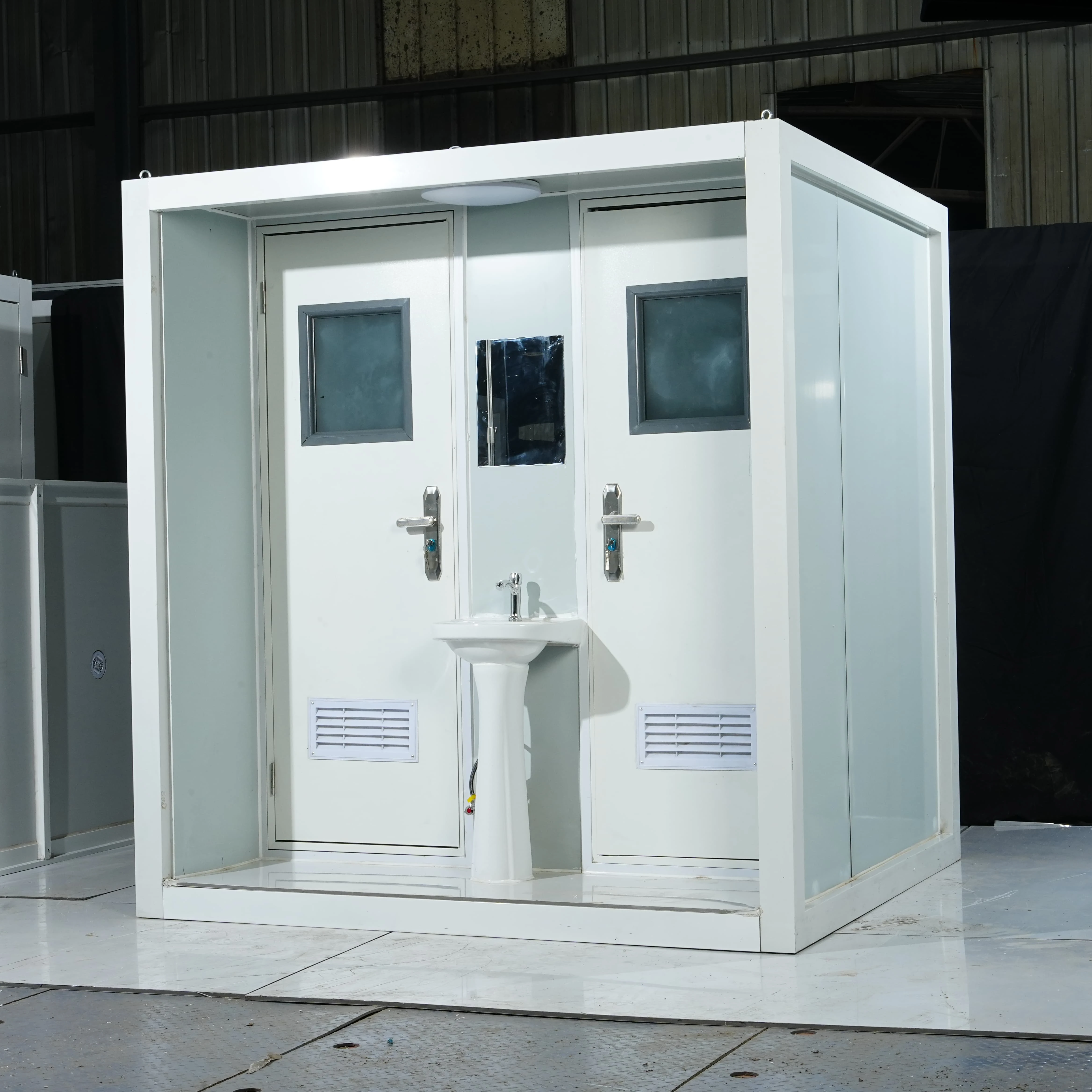 Portable Toilet Men Women Combined Stall Stabilizer Base Shock Resistant Frame Highway Bridge Engineering Portable Sanitary Room