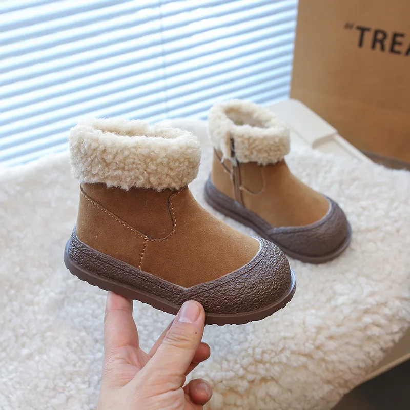 

2025 детские повседневные короткие ботинки для девочек, новые зимние модные нескользящие универсальные плюшевые зимние ботинки в корейском стиле с мягкой подошвой