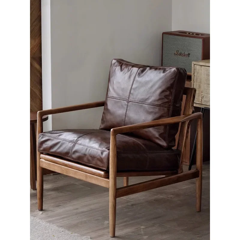 Retro-Designer-Flügelstuhl aus massivem Holz und Leder