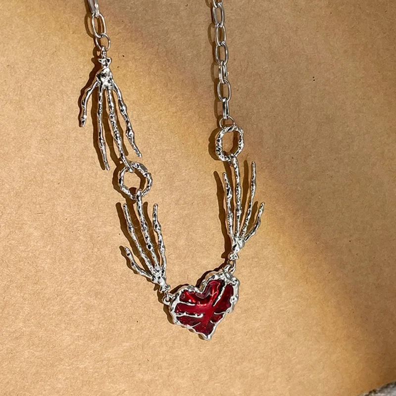 Colgante de amor rojo oscuro con personalidad Punk para mujer, cadena de clavícula exagerada, collar de garra fantasma, 2024