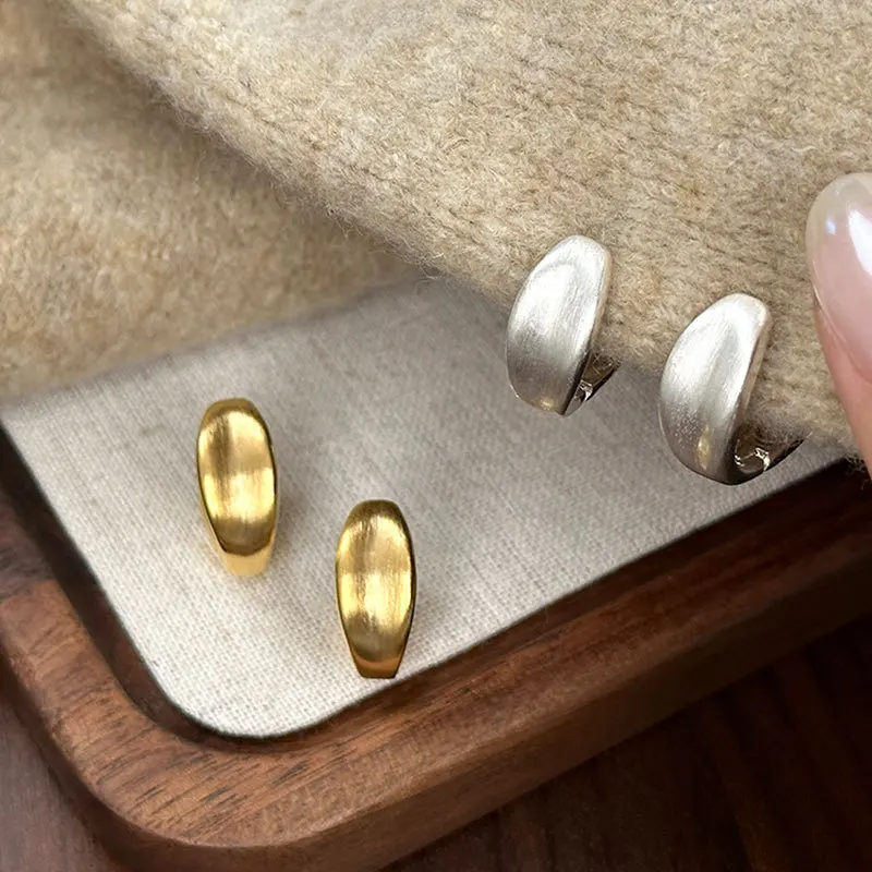 

Матовые металлические ушные манжеты, минималистичные архитектурные изящные геометрические массивные украшения для женщин