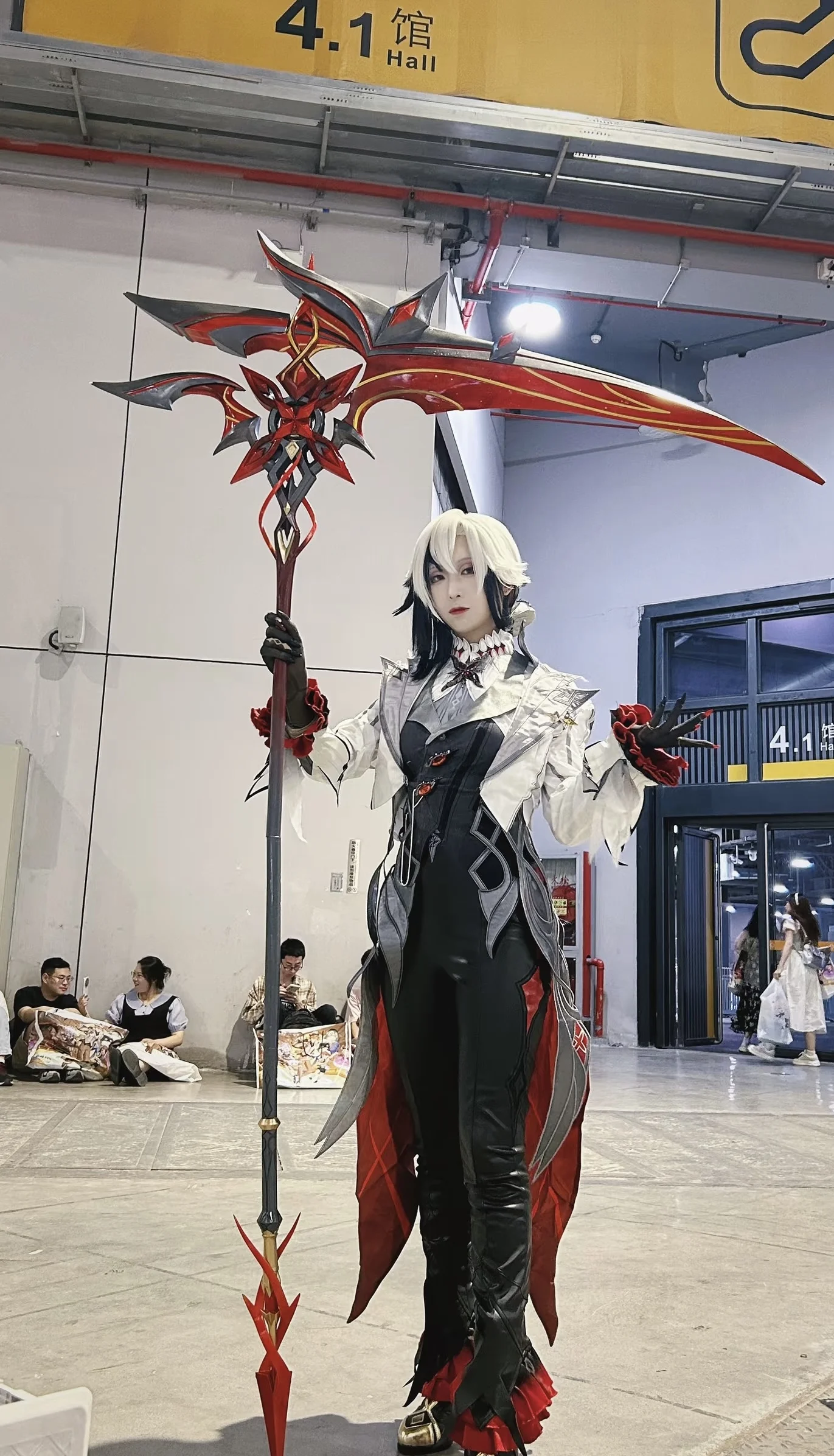 

Genshin Impact ‌ Knave Arlecchino Genshin Impact Crimson Moon's변lance Серп Копье для Хэллоуина, Рождества, необычной вечеринки