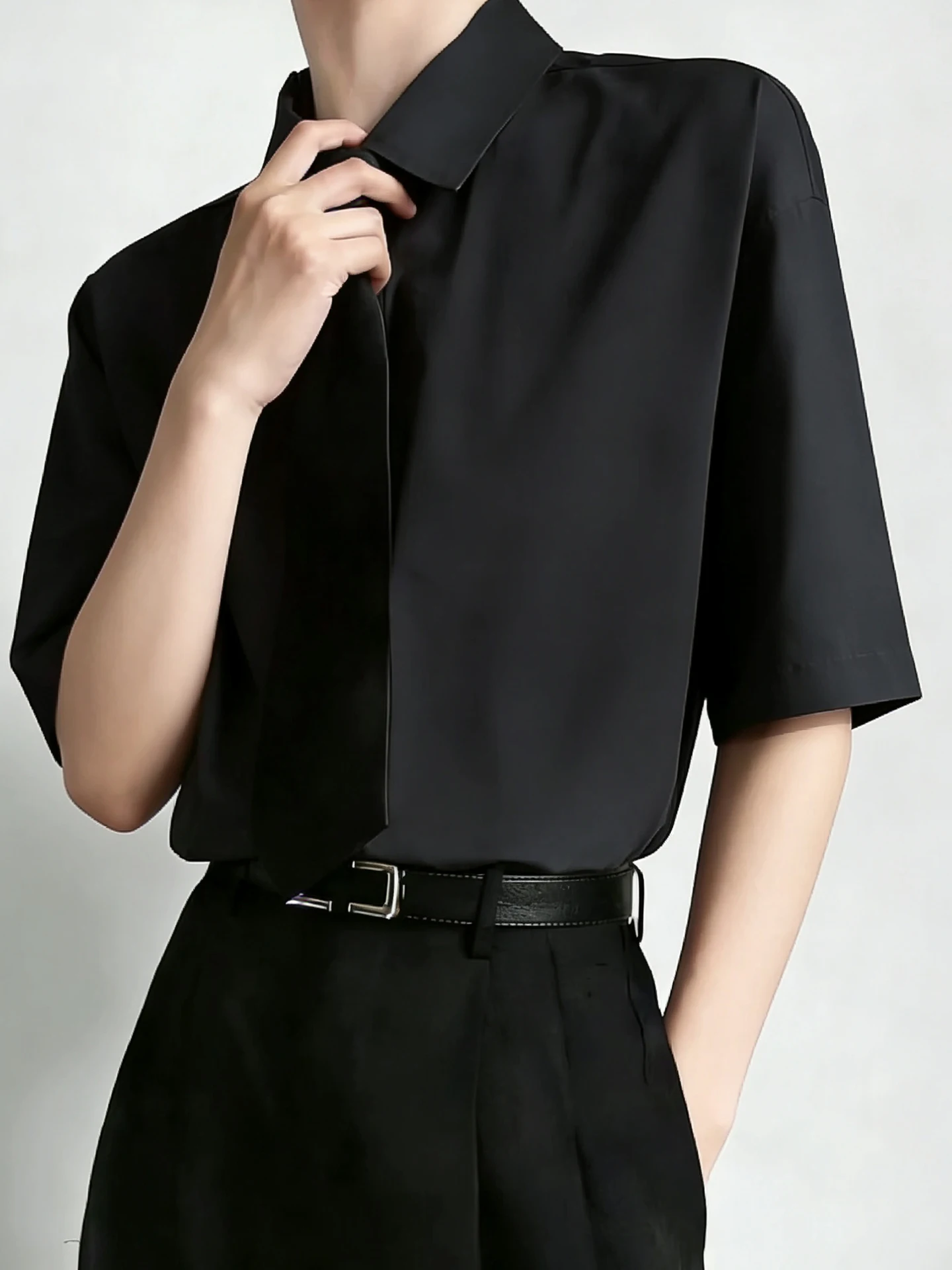 

Black Lightweight Short Sleeve Men's Shirt Breathable Versatile Summer Fashionable Teenage Half Sleeve Button up Polyester