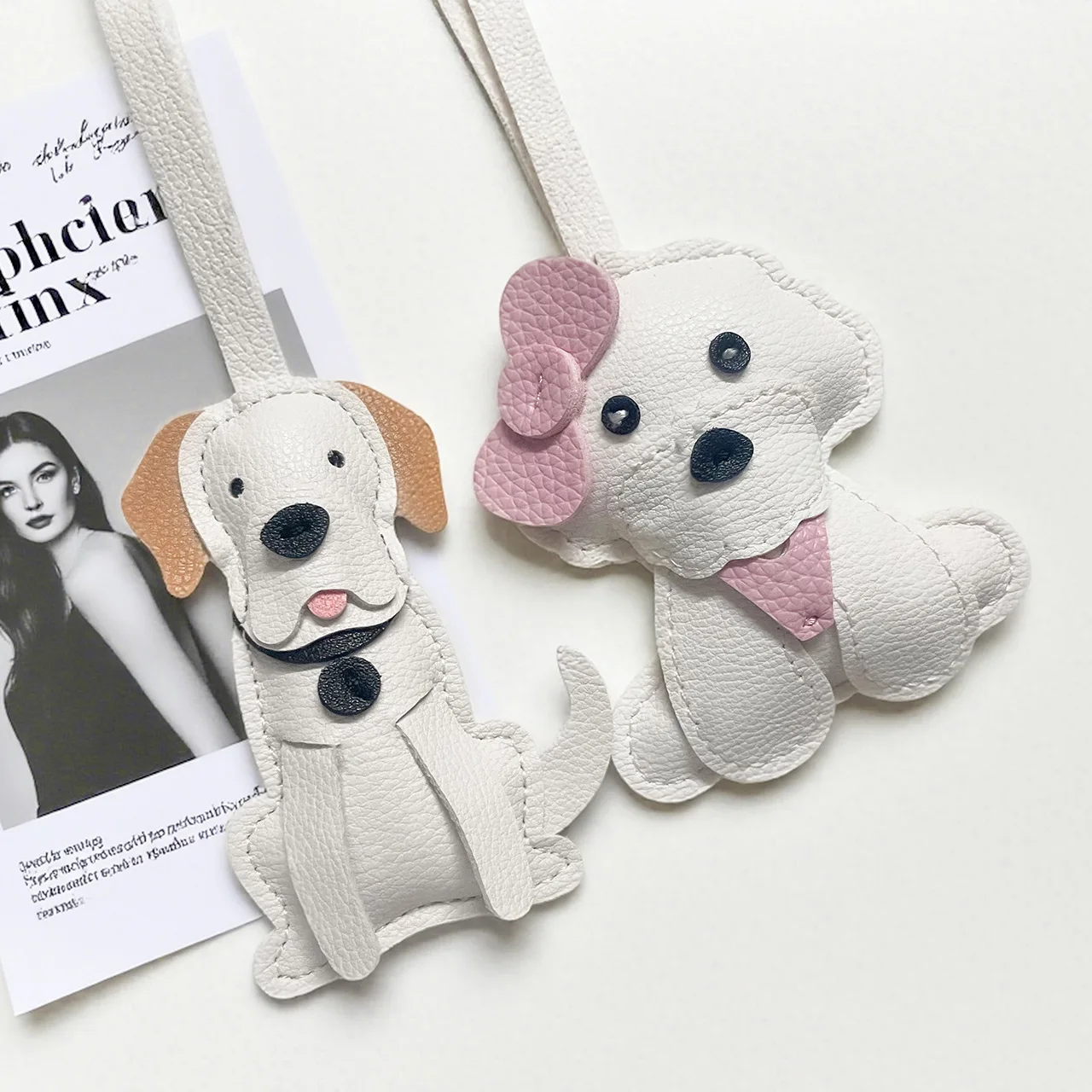 2025 nuevos lindos dijes para perros Bichon Frise y Labrador Retriever, lindos cordones DIY, dijes para bolsos de cuero para perros.